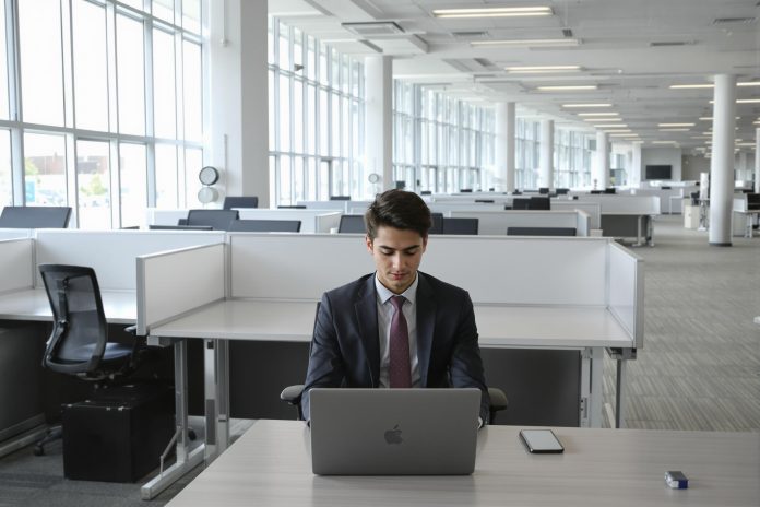 the-new-graduates-dilemma-ai-gets-hired-first