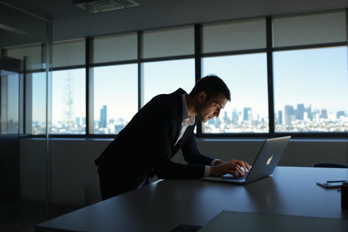 airbnbs-ai-prescription-more-founder-less-corporate-machine